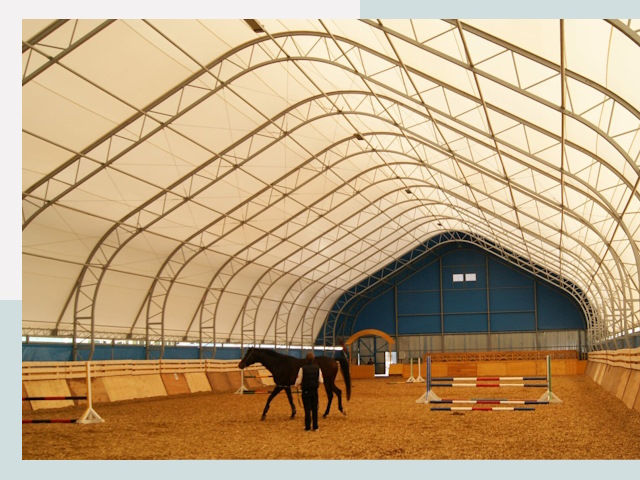 Строительство конных манежей в Большой Камне